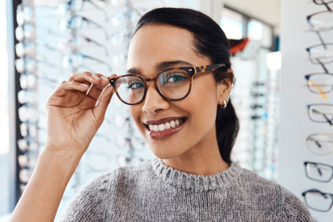 choosing-between-bifocal-and-progressive-lenses